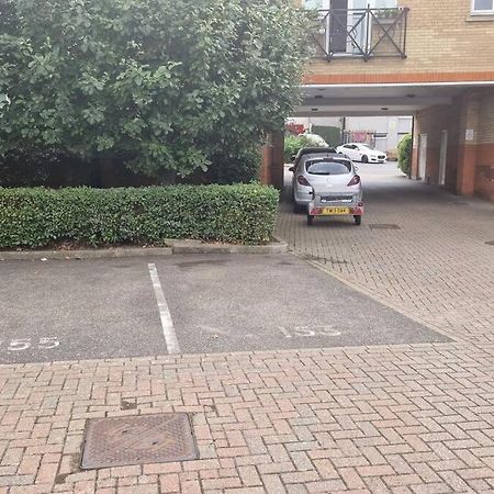 Greenhithe Cosy Apartment, Netflix And Sport Channels Exteriör bild