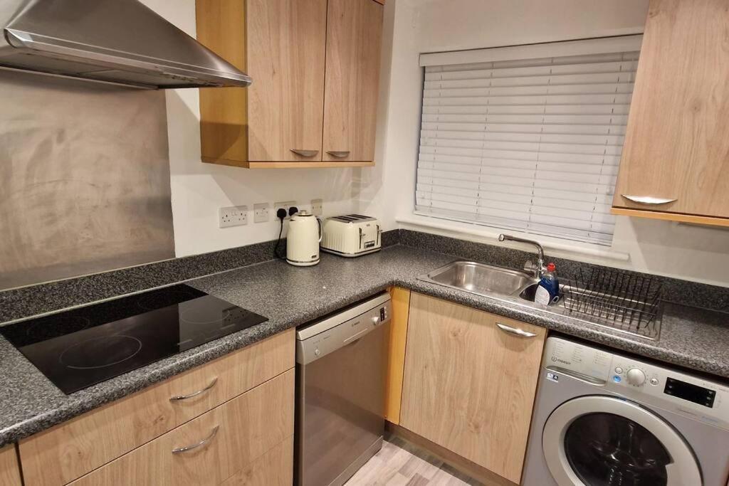 Greenhithe Cosy Apartment, Netflix And Sport Channels Exteriör bild