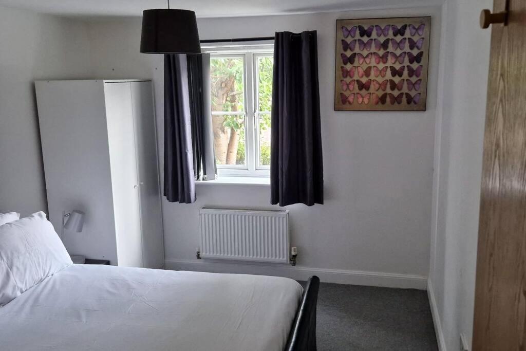 Greenhithe Cosy Apartment, Netflix And Sport Channels Exteriör bild