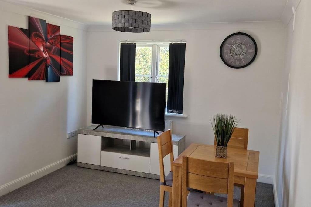 Greenhithe Cosy Apartment, Netflix And Sport Channels Exteriör bild